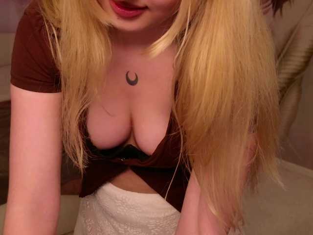 LillyEyess live cam on BongaCams