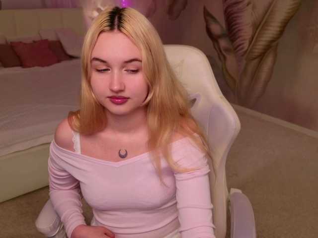 LillyEyess live cam on BongaCams