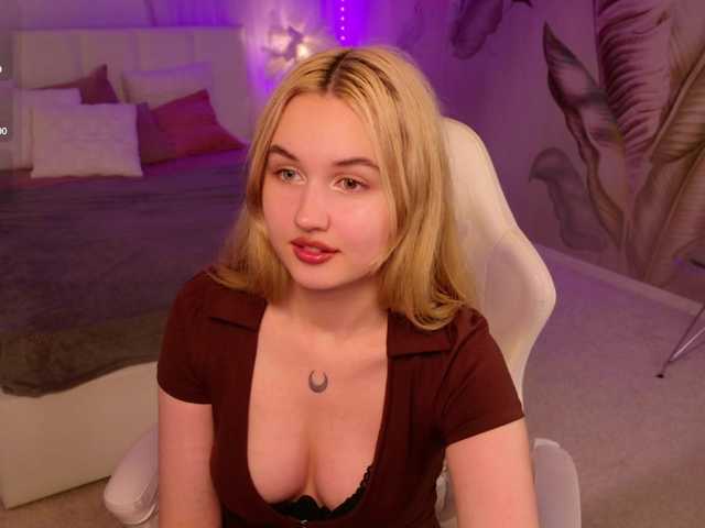 LillyEyess live cam on BongaCams