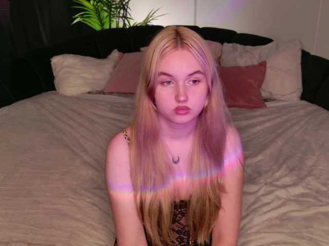 LillyEyess live cam on BongaCams