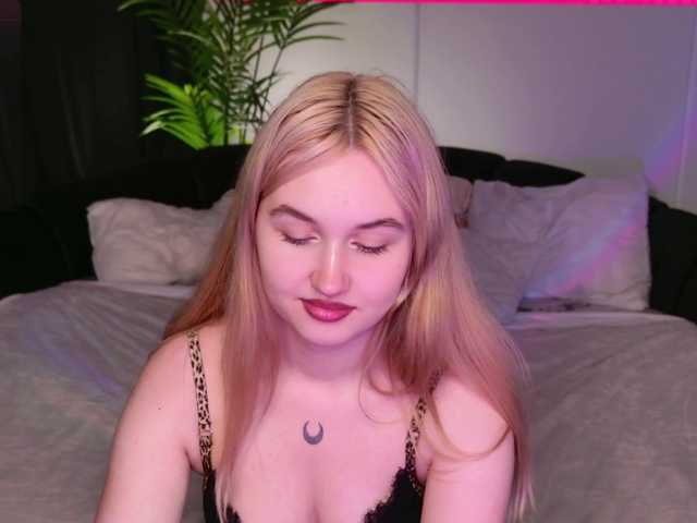 LillyEyess live cam on BongaCams