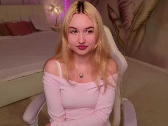 LillyEyess live cam preview