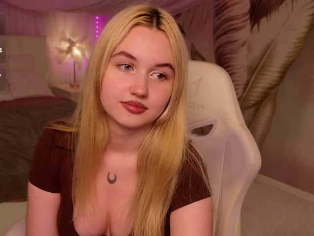 LillyEyess live cam on BongaCams