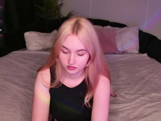 le modèle LillyEyess est en webcam porno dans un show sur le site bongacams, il possède les tags suivants: White/Caucasian,Blonde,Shaved