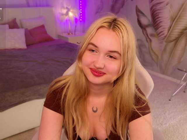 LillyEyess live cam on BongaCams