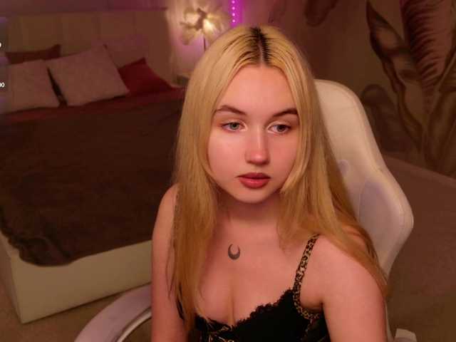 LillyEyess live cam on BongaCams