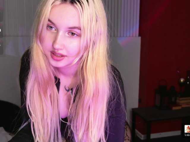 LillyEyess live cam on BongaCams