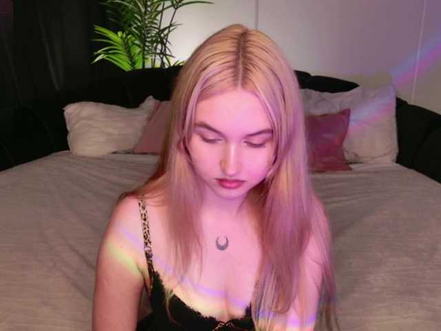 LillyEyess live cam on BongaCams