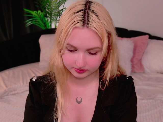 LillyEyess live cam on BongaCams
