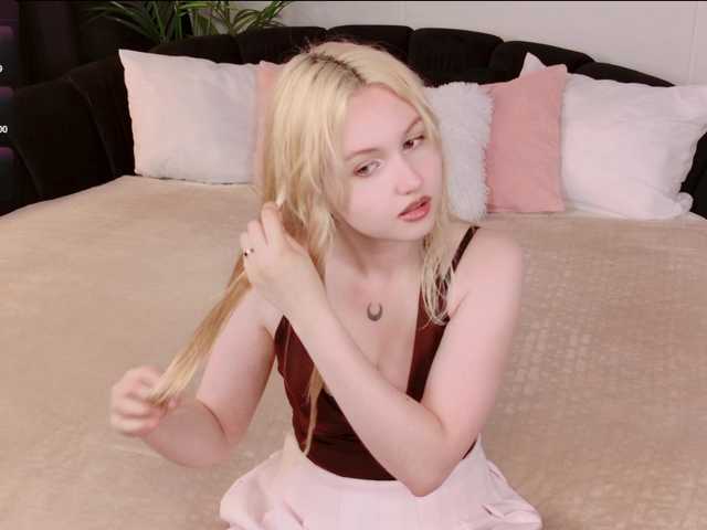 LillyEyess live cam on BongaCams