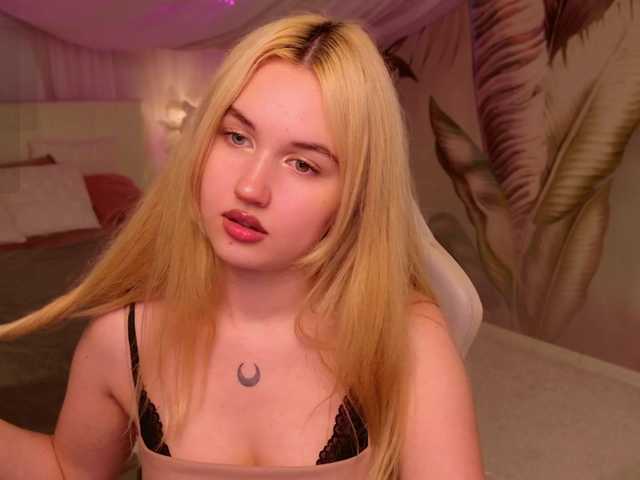 LillyEyess live cam on BongaCams