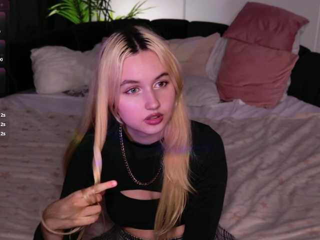 LillyEyess live cam on BongaCams