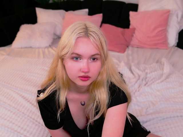 LillyEyess live cam on BongaCams