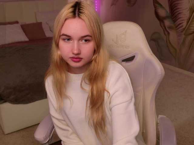 LillyEyess live cam on BongaCams
