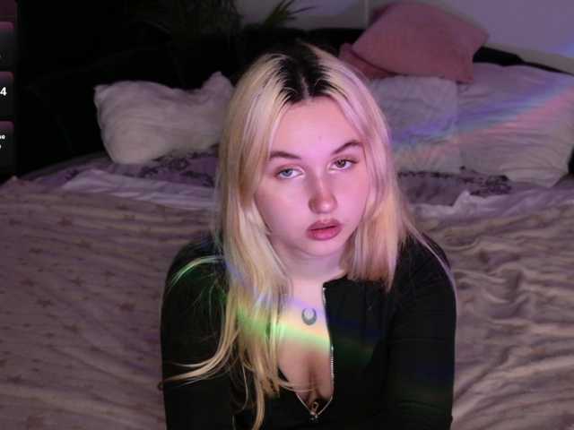 LillyEyess live cam on BongaCams