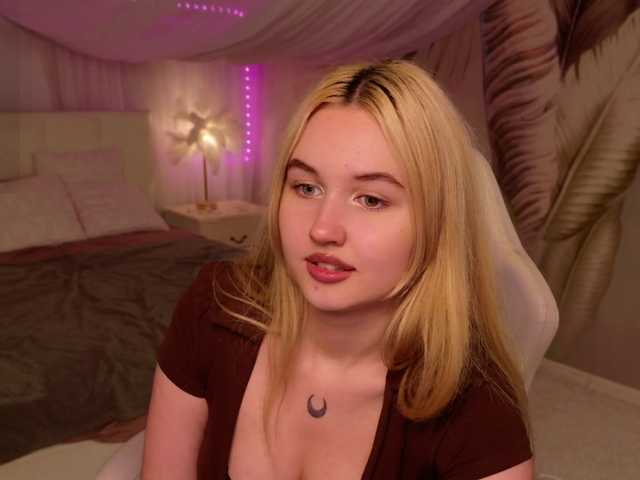 LillyEyess live cam on BongaCams