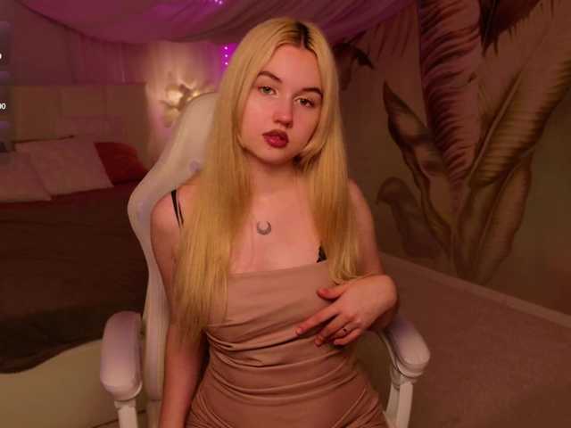 LillyEyess live cam on BongaCams