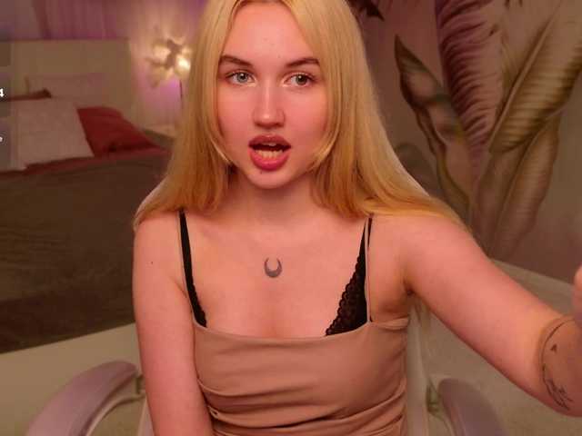 LillyEyess live cam on BongaCams