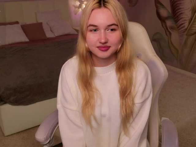 LillyEyess live cam preview