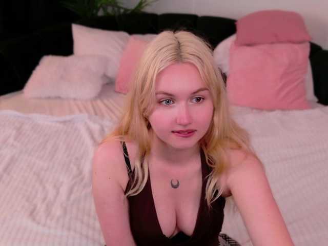LillyEyess live cam on BongaCams