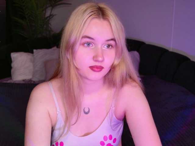 LillyEyess live cam on BongaCams
