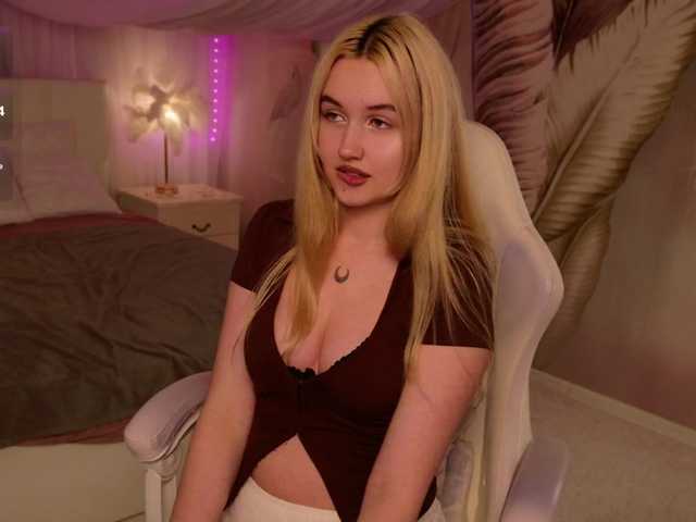 LillyEyess live cam on BongaCams