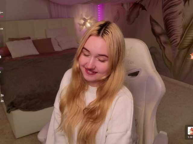LillyEyess live cam