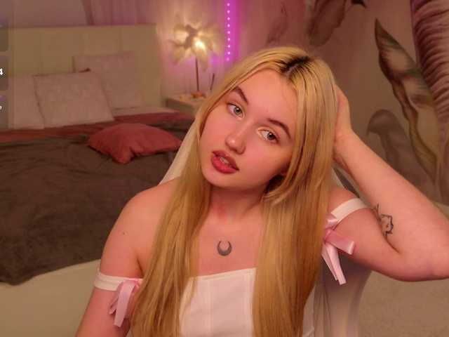 LillyEyess live cam on BongaCams