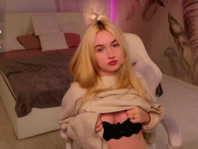 LillyEyess live cam on BongaCams
