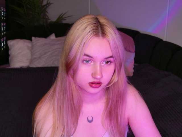 LillyEyess live cam on BongaCams