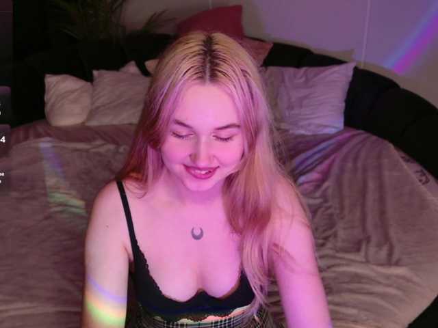 LillyEyess live cam on BongaCams