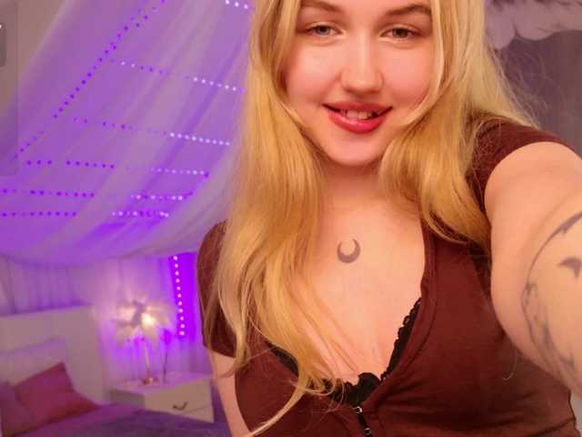 LillyEyess live cam on BongaCams