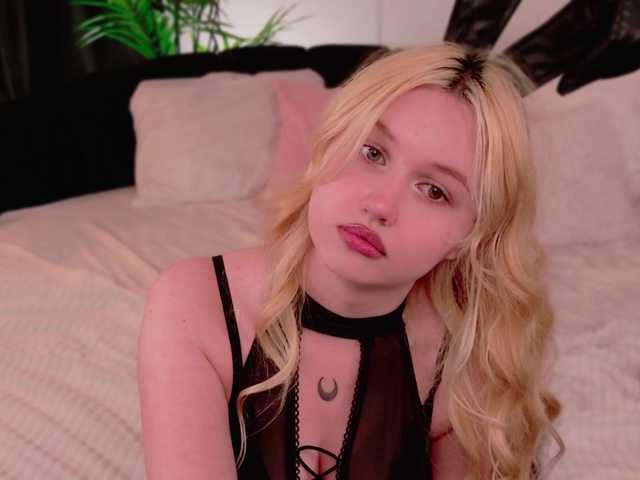 LillyEyess live cam on BongaCams