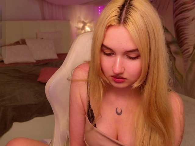 LillyEyess live cam on BongaCams