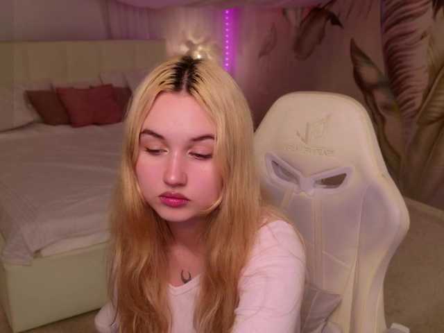 LillyEyess live cam on BongaCams