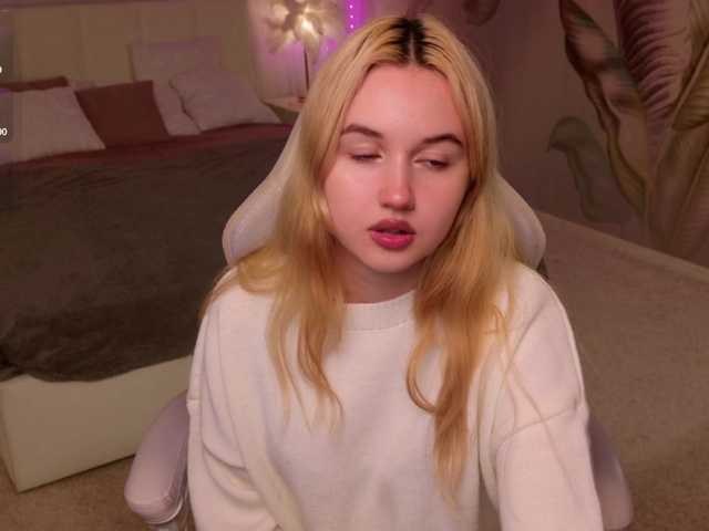 LillyEyess live cam preview