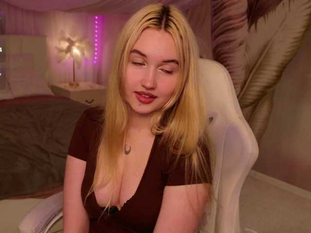 LillyEyess live cam on BongaCams