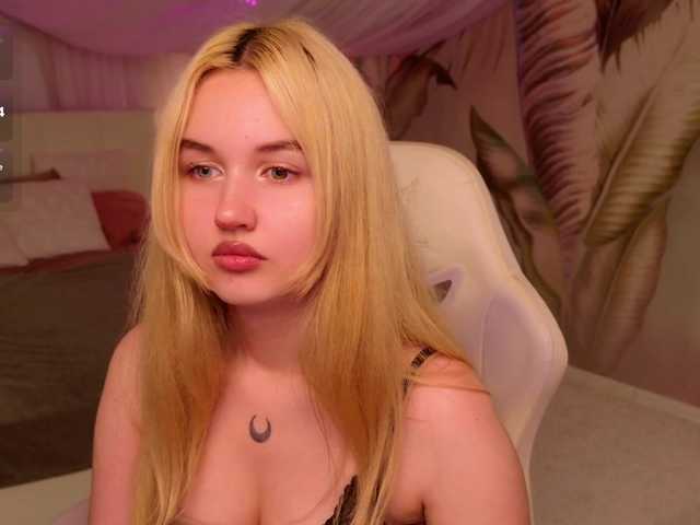 LillyEyess live cam on BongaCams