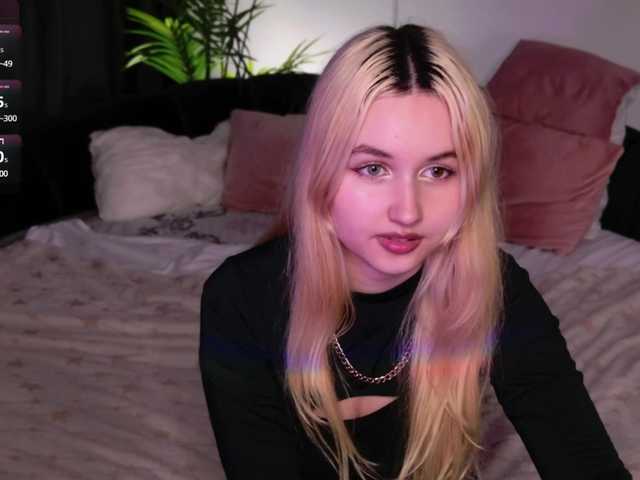 LillyEyess live cam on BongaCams