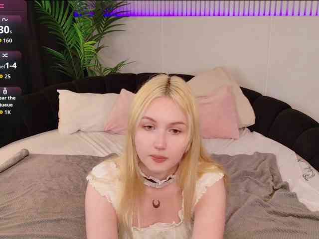 LillyEyess webcam