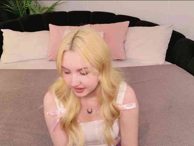 LillyEyess webcam