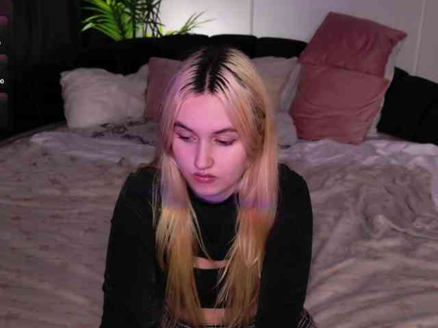 LillyEyess webcam