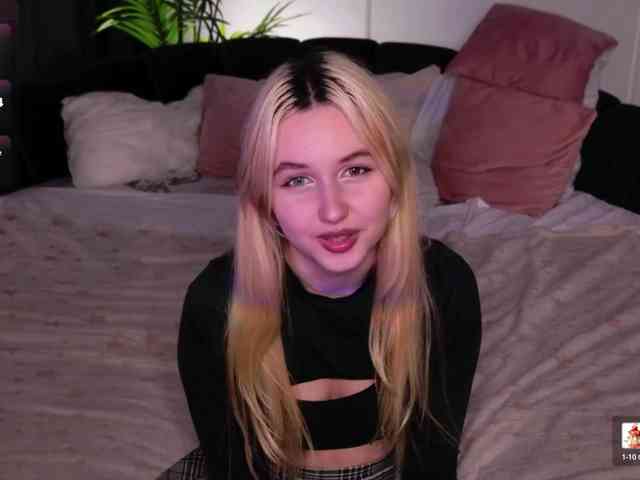 LillyEyess webcam