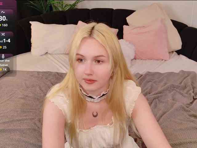 LillyEyess webcam