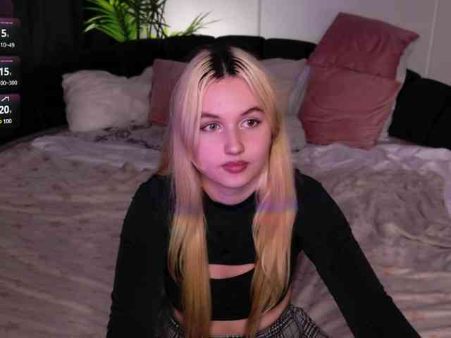 LillyEyess webcam
