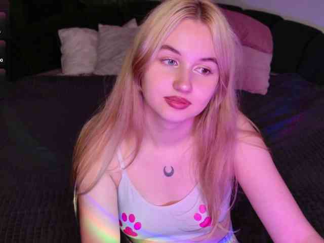 LillyEyess webcam