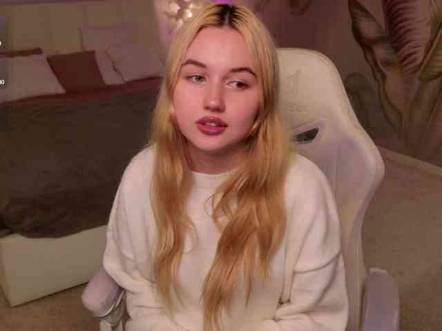 LillyEyess webcam