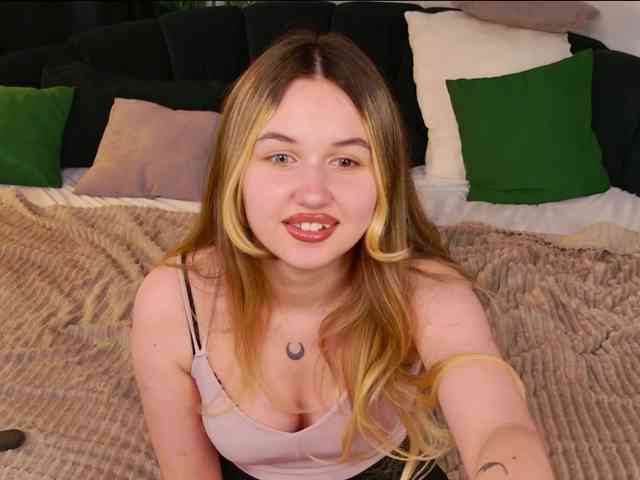 LillyEyess webcam