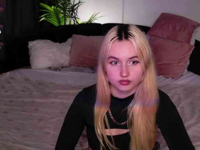 LillyEyess webcam