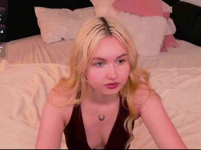 LillyEyess webcam